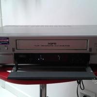 Videoregistratore JVC HR-J880