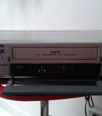 Videoregistratore JVC HR-J880