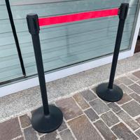 Barriere retrattili con nastro rosso 6 pali