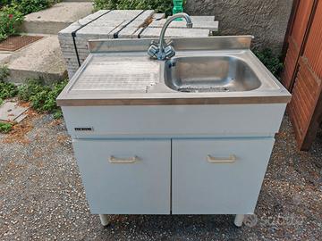 Mobile lavello con vasca e pensile