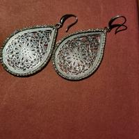 Orecchini in filigrana con strass