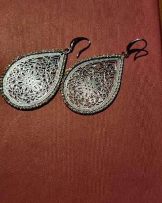 Orecchini in filigrana con strass