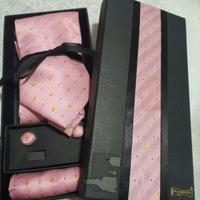 completo cravatta ,gemelli, poscet rosa.spagnuolo