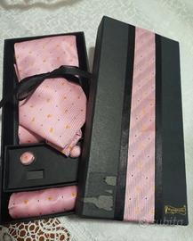 completo cravatta ,gemelli, poscet rosa.spagnuolo