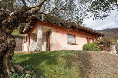 Villa di 150 m² con 4 locali e box auto a Ubiale C