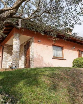 Villa di 150 m² con 4 locali e box auto a Ubiale C