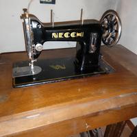 macchina da cucire Necchi vintage 