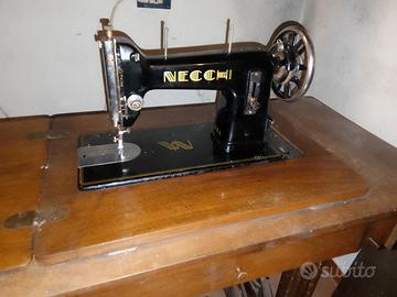 macchina da cucire Necchi vintage 