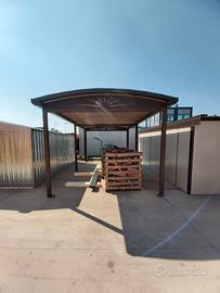 GAZEBO CON STRUTTURA IN FERRO E TETTO TONDO