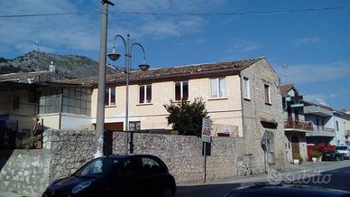 Casa indipendente di 220 m² con più di 5 locali e 
