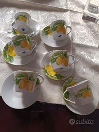 set di tazzine da caffè con rispettivi piattini