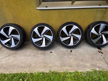 4 cerchi Milton Keynes 18”