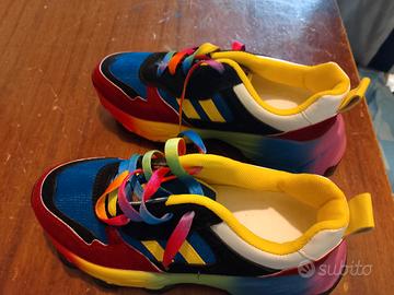 scarpe ginnastica da donna in blocco nuove