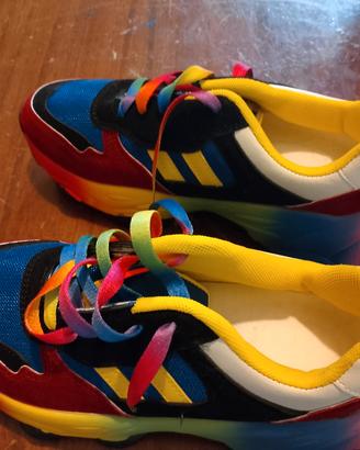 scarpe ginnastica da donna in blocco nuove