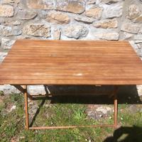 Tavolo legno per giardino