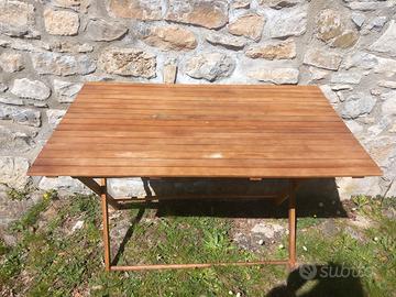 Tavolo legno per giardino
