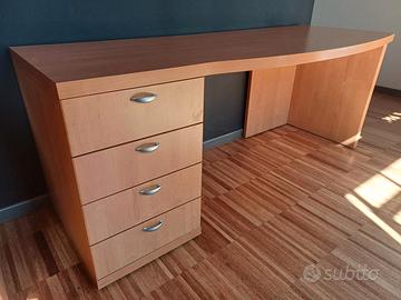 Scrivania ufficio in legno con cassettiera