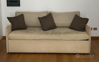 Divano letto beige completo di materassi