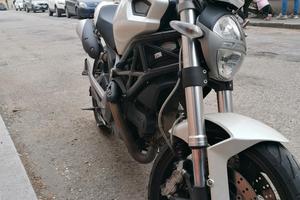 Ducati monster 696