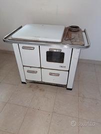 Stufa economica a legna 