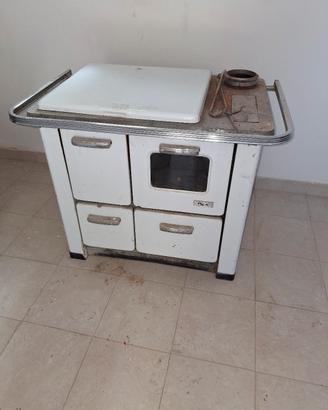 Stufa economica a legna 