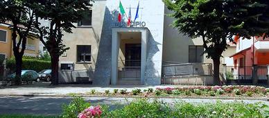 Ampio monolocale con posto auto - 5min da Pero M1