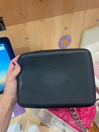 Borsetta nera havajana