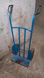 Carrello portapacchi in metallo con ruote