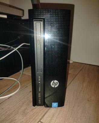 Computer HP 1TB con tastiera e mouse
