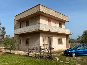 Casa singola composto da 2 app.ti Serranova(BR)