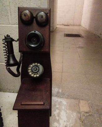 Telefono a parete moderno anni 90