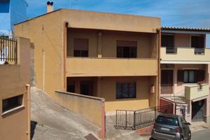 Ampia villa a schiera in posizione centrale