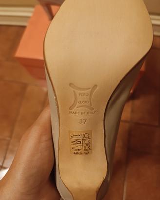 décolleté in pelle