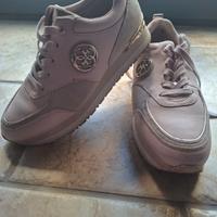 Sneakers Guess modello Reeta Guess