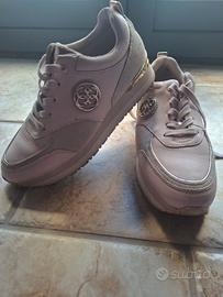 Sneakers Guess modello Reeta Guess