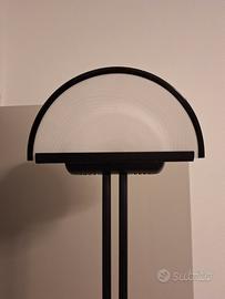 lampada a piantana perfettamente funzionante