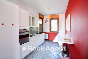 ATTICO CON POSTO AUTO IN STATO ABITATIVO