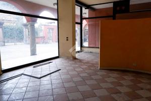 NEGOZIO A PALAZZOLO SULL'OGLIO