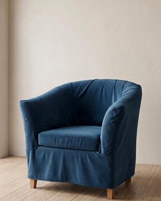 poltrona in velluto blu