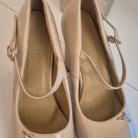 Scarpe eleganti con tacco e cinturino