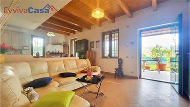 Privacy e stile: casa singola con giardino a Civit