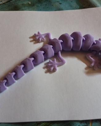 decorazioni, giochi e animali in plastica