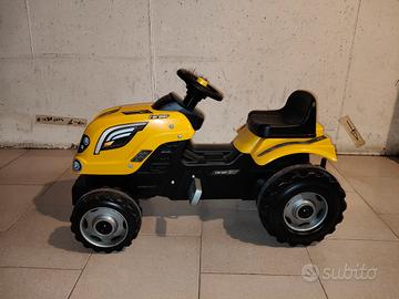 Trattore a pedali per bambini 
