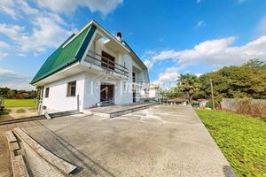 VILLA LIBERA SU 4 LATI