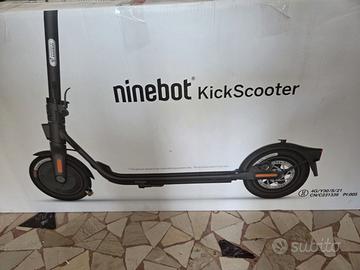Ninebot KickScooter monopattino elettrico da uomo