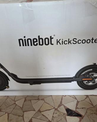 Ninebot KickScooter monopattino elettrico da uomo