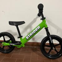 BICICLETTA STRIDER 12 SPORT DI COLORE VERDE