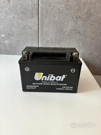 Batteria Unibat per moto e/o scooter 12V 8AH