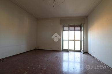 4 LOCALI A ROVERBELLA