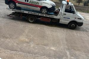 Carroattrezzi 49.10 dotato di forca per traino